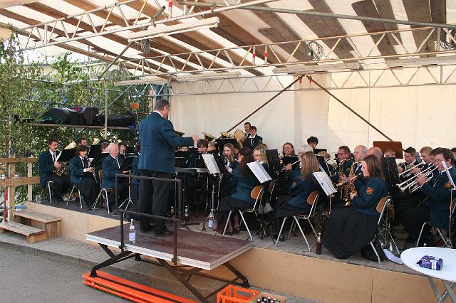 Und die Musik spielt dazu..